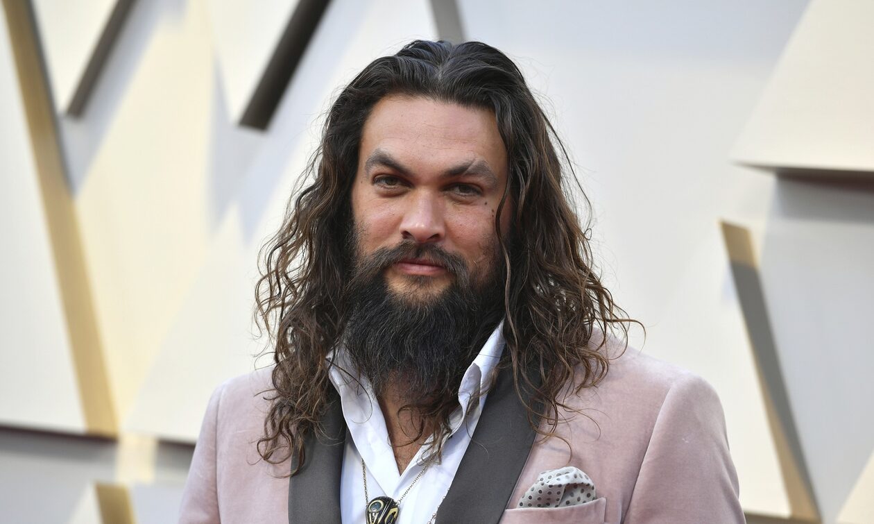 Τζέισον Μομόα: Χοροπηδάει μαζί με μεταλλάδες στη συναυλία των Metallica