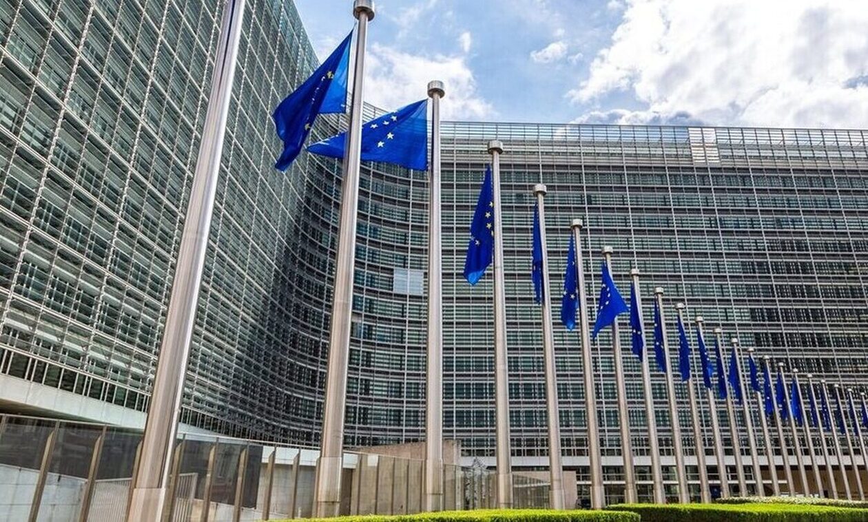 Κομισιόν: Κινητοποίησε τη μεγαλύτερη επιχείρηση εναέριας πυρόσβεσης από το rescEU στην Ελλάδα