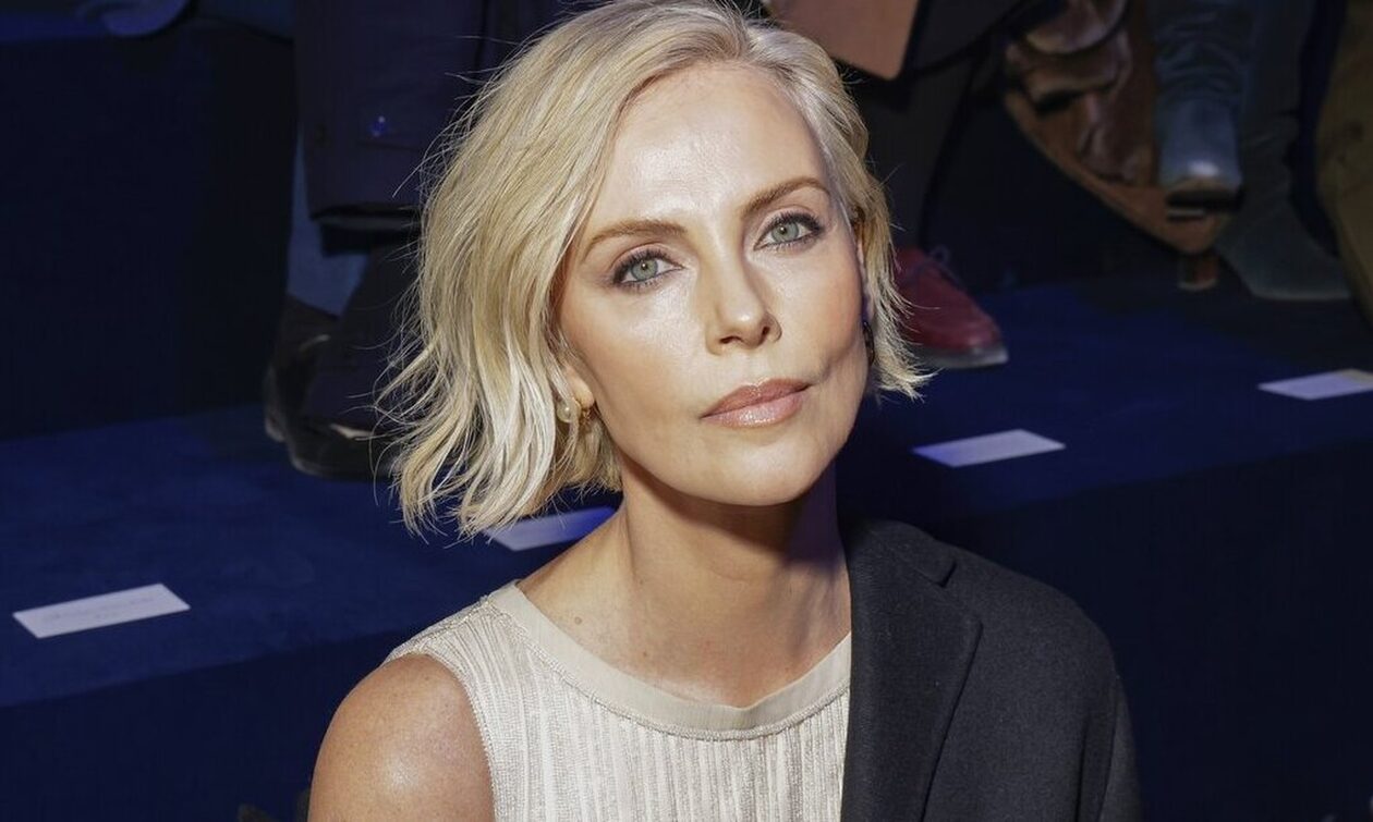 Σαρλίζ Θερόν: Το στιλιστικό ατόπημα της δεκαετίας του ’90 που τη «στοιχειώνει» ακόμη