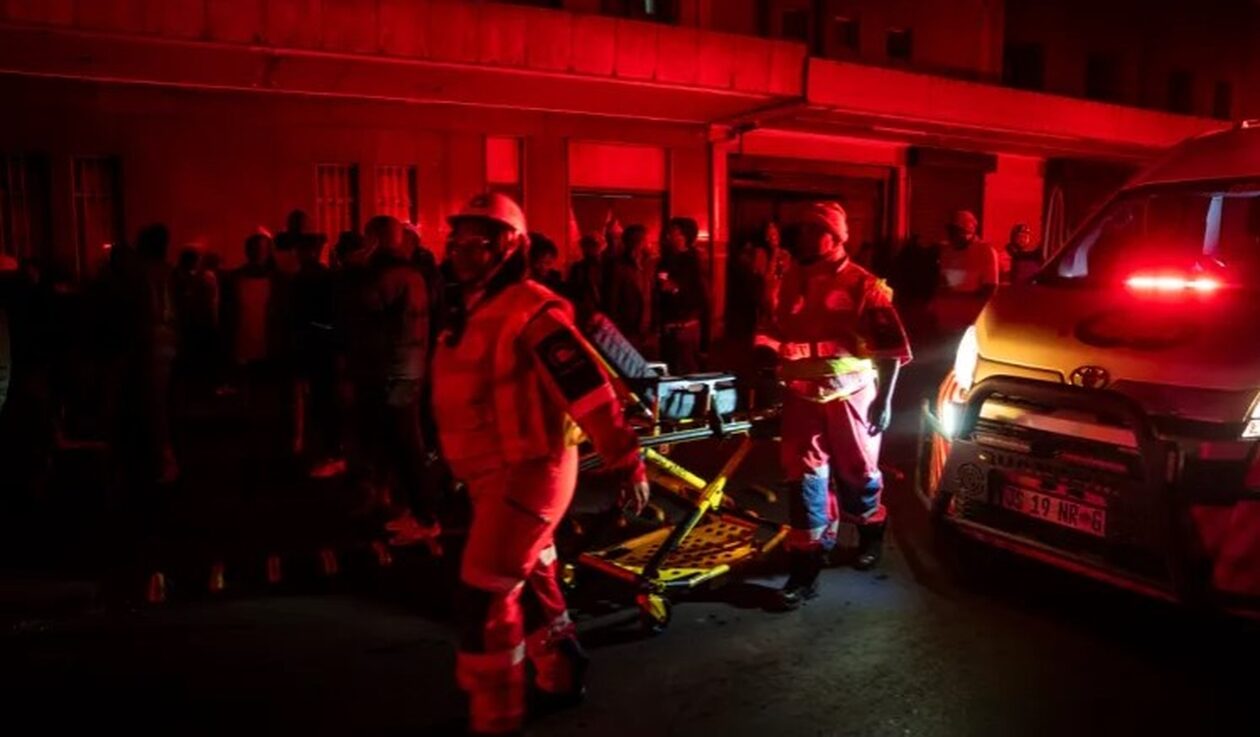 Νότια Αφρική: Τραγωδία στο Γιοχάνσμπουργκ με δεκάδες νεκρούς από πυρκαγιά σε κτίριο