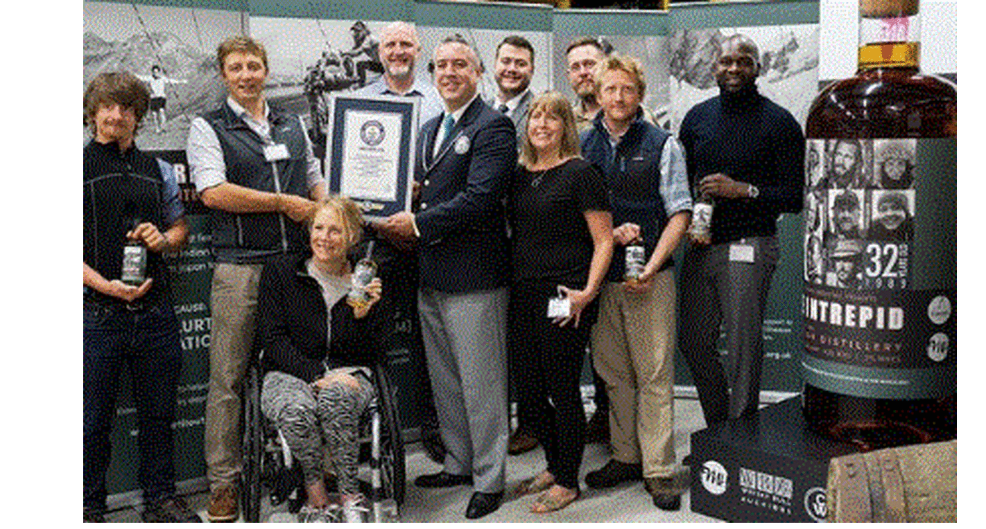 Συλλέκτης από το Βιετνάμ αγόρασε το μεγαλύτερο μπουκάλι ουίσκι στον κόσμο