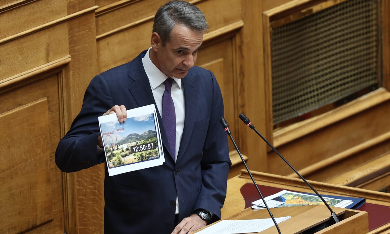 «Δεν έκαναν βήμα πίσω απέναντι στις φλόγες» – Η ανάρτηση που επικαλέστηκε ο Μητσοτάκης στη Βουλή