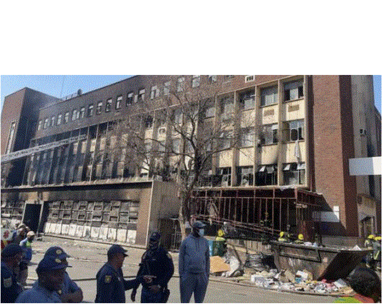 Tραγωδία στο Γιοχάνεσμπουργκ: Τουλάχιστον 73 νεκροί από πυρκαγιά – Παιδιά ανάμεσα στα θύματα