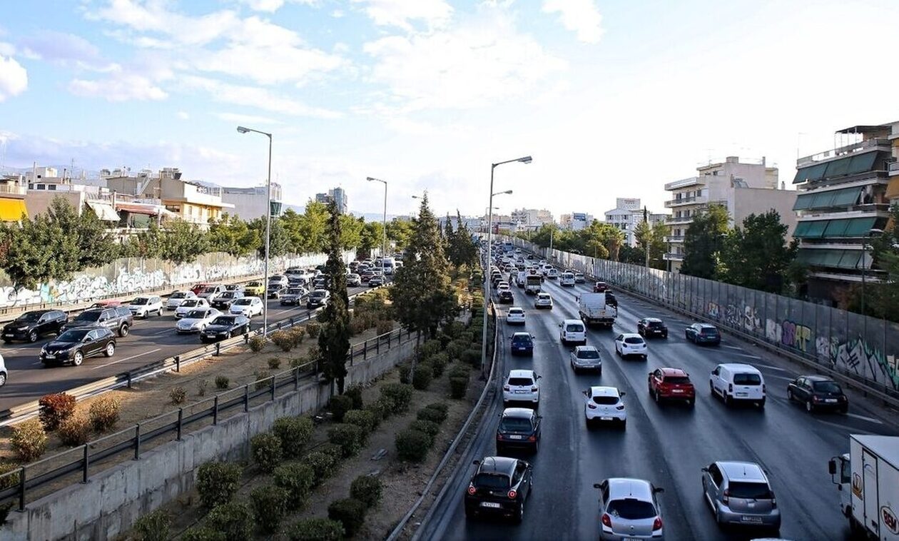 Ακινητοποιημένη νταλίκα στην άνοδο του Κηφισού – Μικρά προβλήματα στην κυκλοφορία