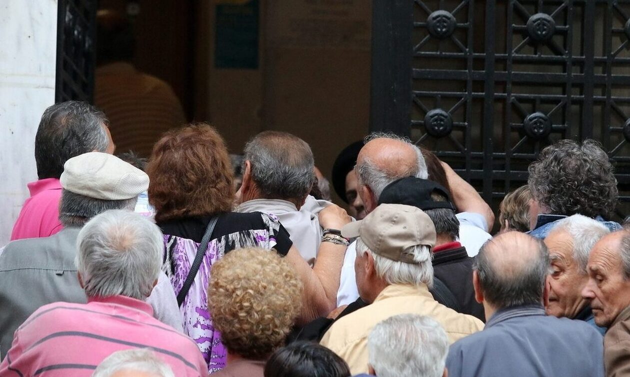 Συντάξεις: Ανατροπές στην πληρωμή τους – Οι νέες ημερομηνίες