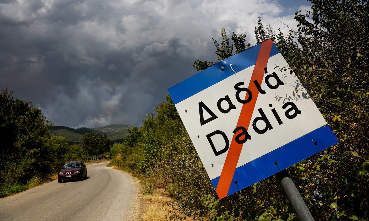 Έβρος: Σε πύρινο κλοιό και ο πυρήνας του δάσους της Δαδιάς – Νέο μήνυμα του 112