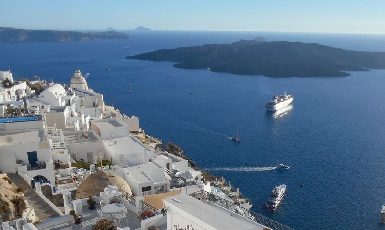 Σαντορίνη: Σπείρα «ξάφριζε» τουρίστες από τα κρουαζιερόπλοια – Πώς δρούσε