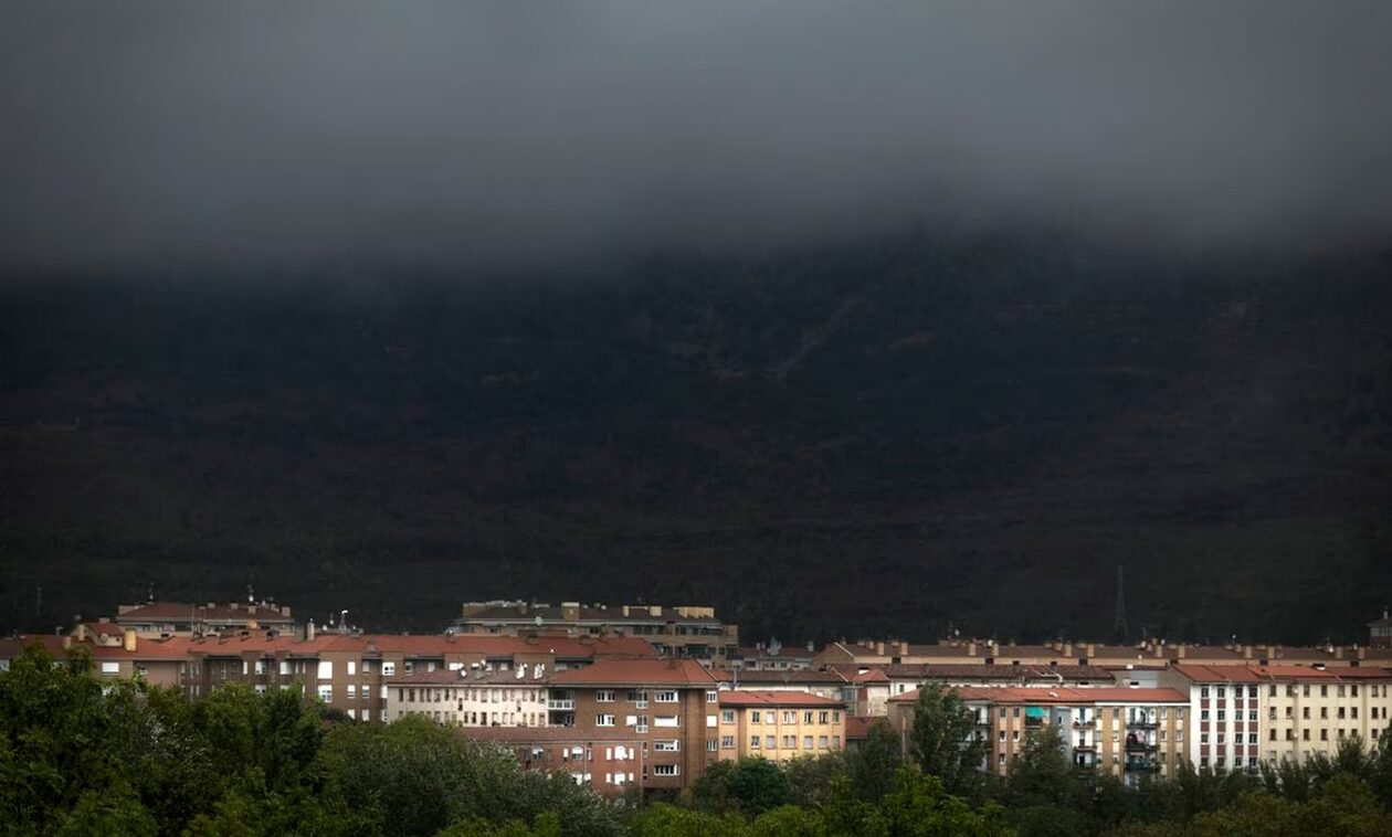 Σφοδρή κακοκαιρία πλήττει την Ισπανία – Οι κάτοικοι κλεινονται στα σπίτια τους