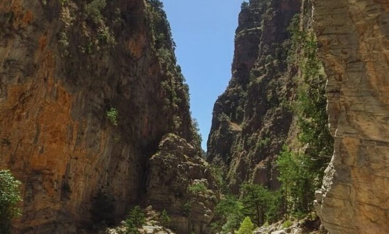 Κρήτη: Ολοκληρώθηκε η επιχείρησης διάσωσης 29χρονου στο φαράγγι της Σαμαριάς (pic & vid)