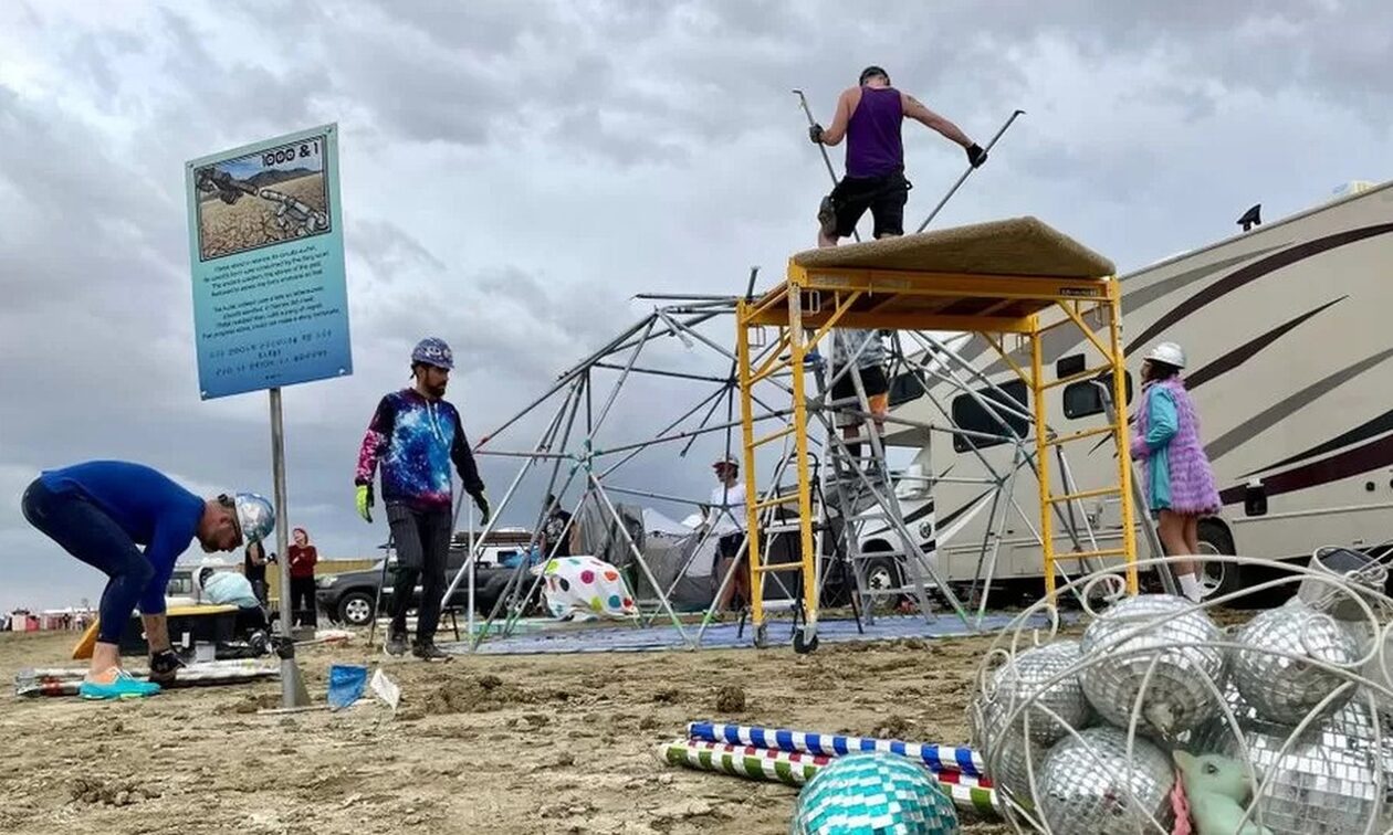 Burning Man: Ξεκίνησαν να φεύγουν οι κατασκηνωτές – Ακυρώθηκε το φινάλε του Φεστιβάλ