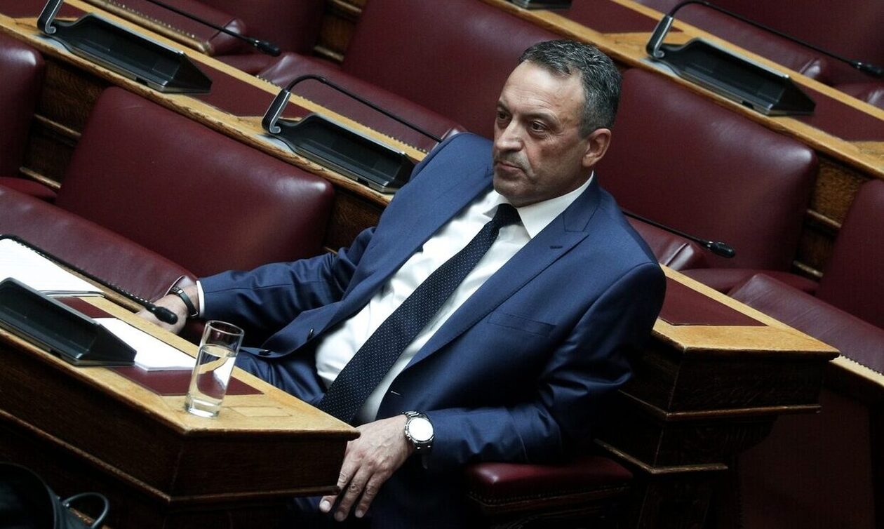 Στον Άρειο Πάγο ο Βασίλης Στίγκας – Ανασκευάζει τις κατηγορίες για τους διαγραφέντες βουλευτές