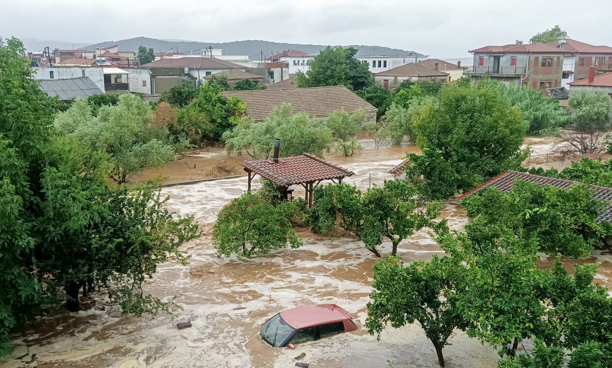 Κακοκαιρία Daniel: Πήλιο: Λεωφορείο έπεσε στη θάλασσα – Αποκλείστηκαν ακόμα δύο πούλμαν