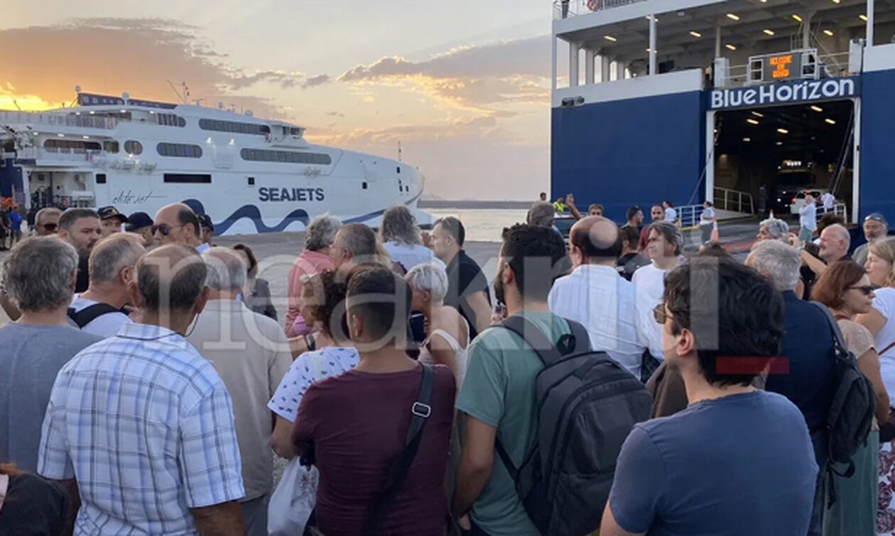 Blue Horizon: «Δολοφόνοι» κραυγάζει πλήθος συγκεντρωμένων στο λιμάνι του Ηρακλείου για τον Αντώνη