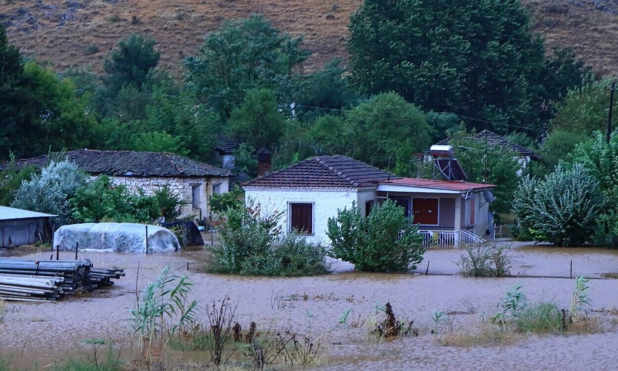 Κακοκαιρία Daniel: Κατέρρευσε γέφυρα στα Κάτω Λεχώνια