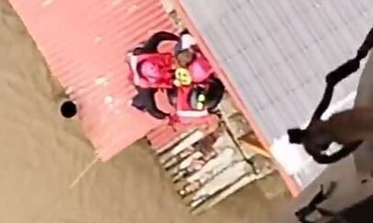 Κακοκαιρία Daniel: Διάσωση πατέρα και του παιδιού του από Super Puma στην Αγία Τριάδα Καρδίτσας