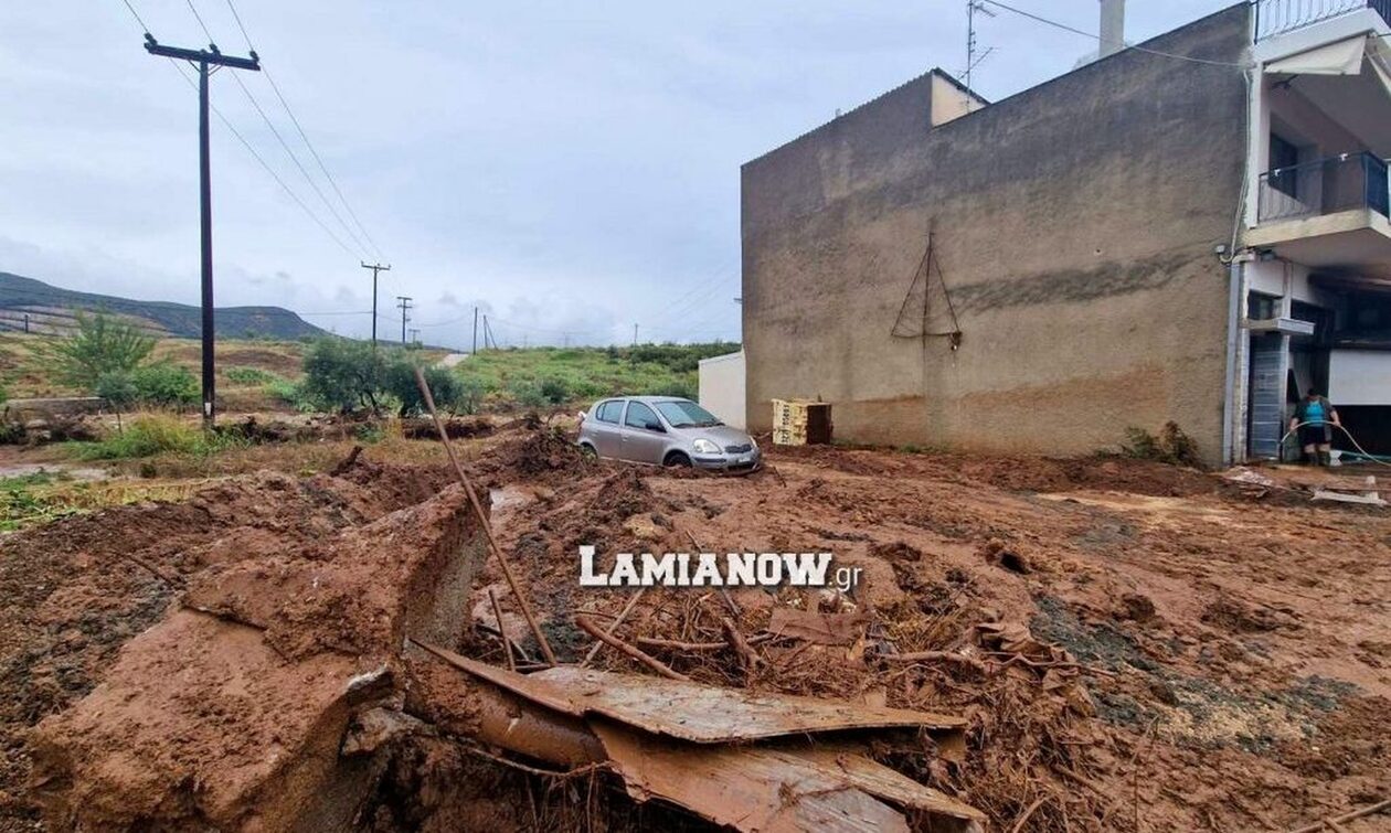 Κακοκαιρία Daniel: Εικόνες βιβλικής καταστροφής στη Λαμία – «Κατατραφήκαμε, έτσι πλημμυρίσαμε»