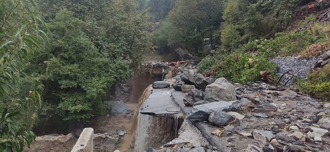 Το Πήλιο κομμένο στα δύο: Κατέρρευσαν ολόκληρες γέφυρες, η άσφαλτος χάθηκε στο νερό