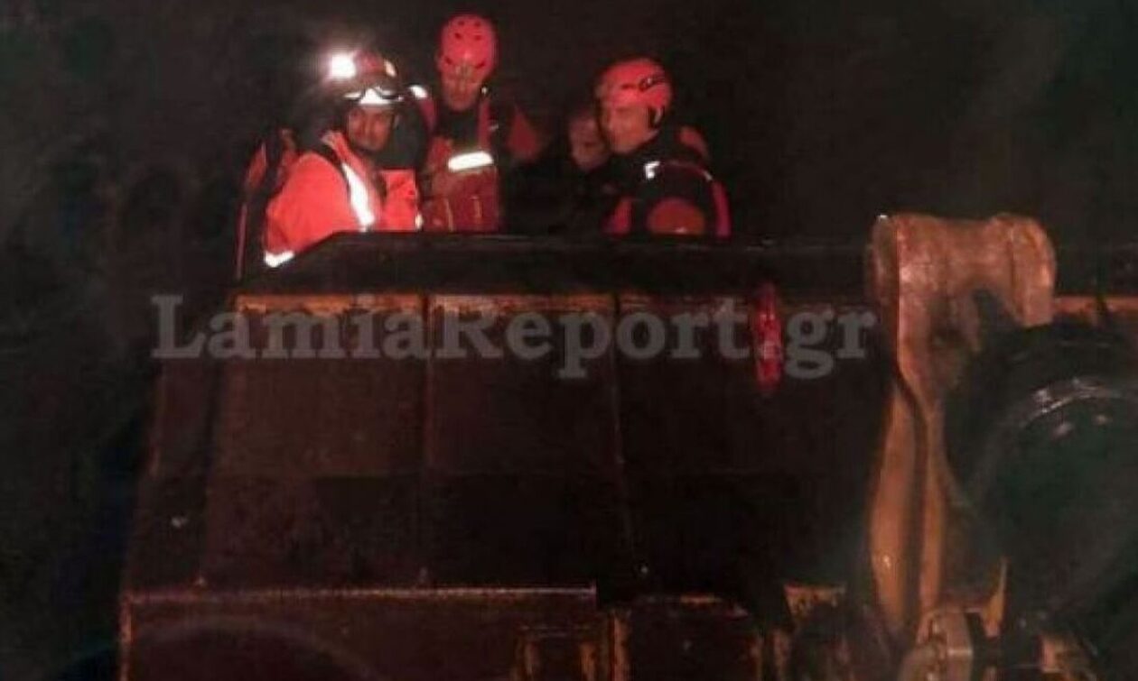 Κακοκαιρία Daniel – Φθιώτιδα: Απεγκλωβίστηκε οδηγός έπειτα από 8 ώρες παραμονής στο αυτοκίνητό του