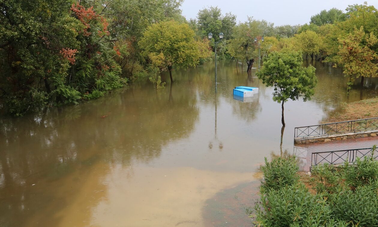 Κακοκαιρία Daniel – Λάρισα: Επικίνδυνα ανέβηκε η στάθμη του Πηνειού Ποταμού