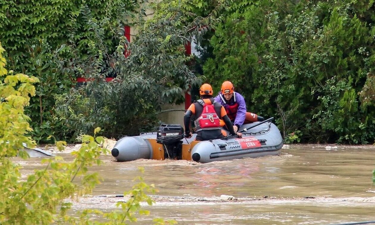 Τσιαπλές: Οι εργατικές Γιάννουλης στα λασπόνερα λόγω της ευθύνης της Δημοτικής Αρχής Λάρισας