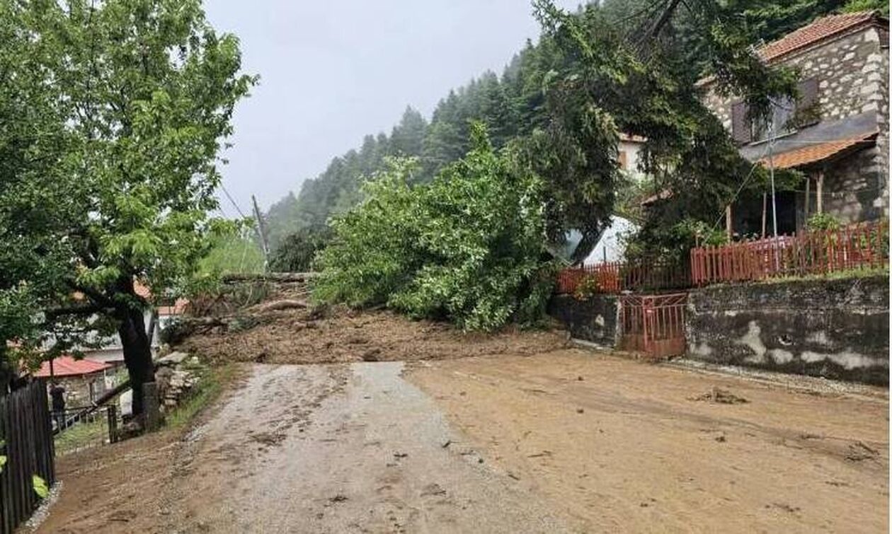 Κακοκαιρία Daniel: Η Ελάτη σε κατάσταση έκτακτης ανάγκης – Εγκλωβισμένοι μέχρι και στην Πύρρα