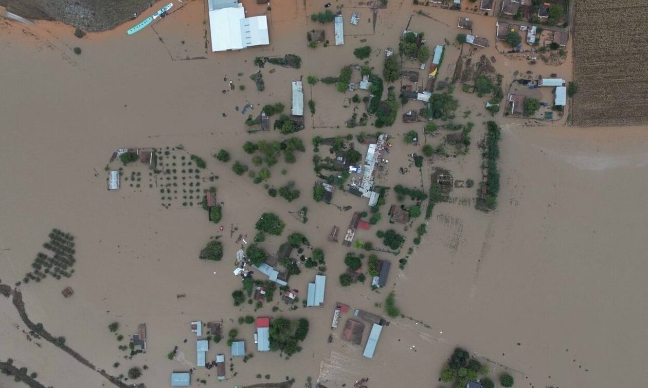 Κακοκαιρία Daniel: Κατέρρευσε η γέφυρα του Πηνειού στο Βαλομάνδρι Τρικάλων – Σοκαριστικό βίντεο