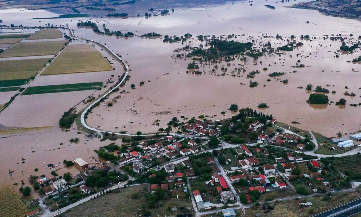 Κακοκαιρία Daniel: Ώρες αγωνίας για τη Λάρισα – Φουσκώνει ο Πηνειός και απειλεί την πόλη