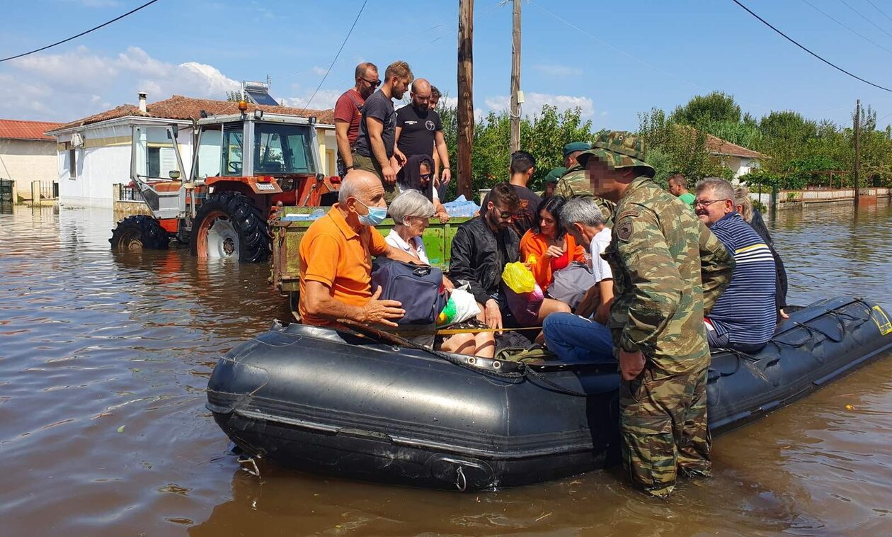 Κακοκαιρία Daniel: Έκκληση για βοήθεια στην Καρδίτσα – «Φέρτε μας νερό, τροφή – Θα αρρωστήσουμε»