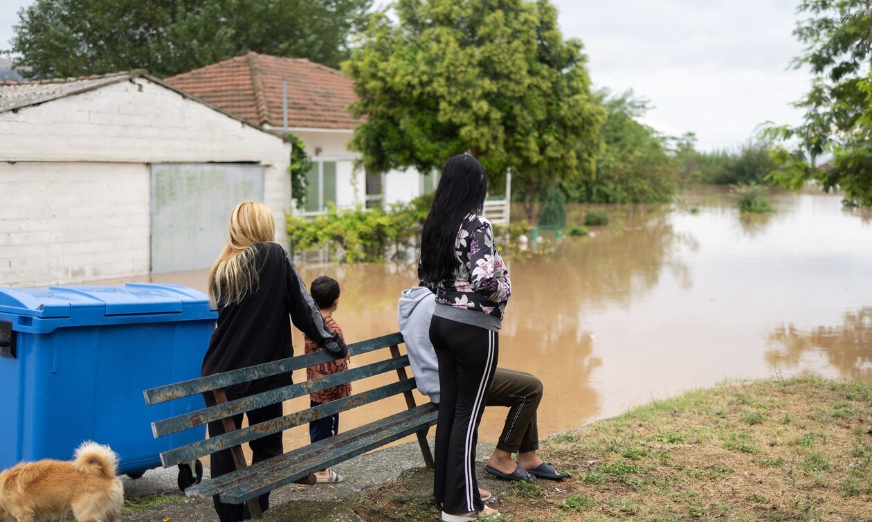 Κακοκαιρία Daniel: Οι ήρωες της διπλανής πόρτας – Αδέρφια απομάκρυναν με τη βάρκα τους 200 άτομα