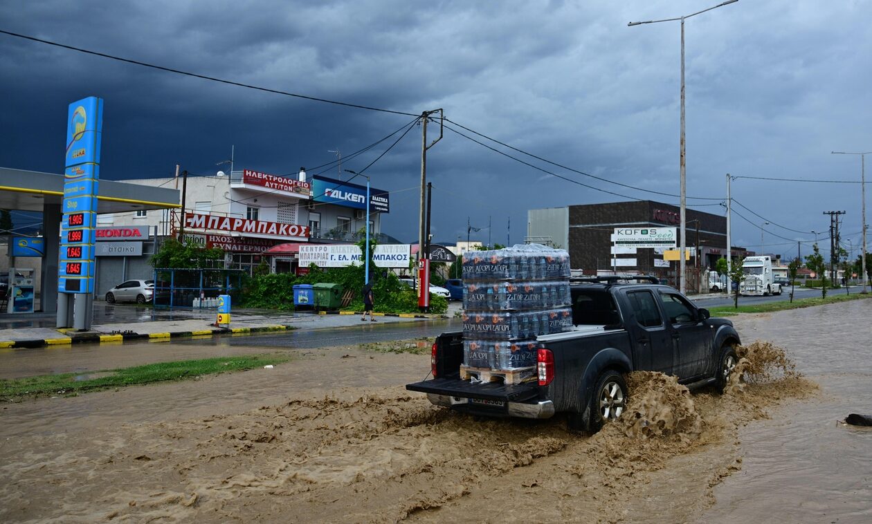 Κακοκαιρία Daniel – Βόλος: Αερογέφυρα με ελικόπτερα και βοήθεια σε εκατοντάδες αποκλεισμένους