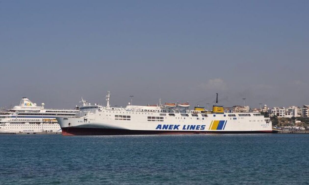 Μηχανική βλάβη στο Κρήτη ΙΙ από το λιμάνι του Πειραιά για Ηράκλειο – Ταλαιπωρία για τους επιβάτες