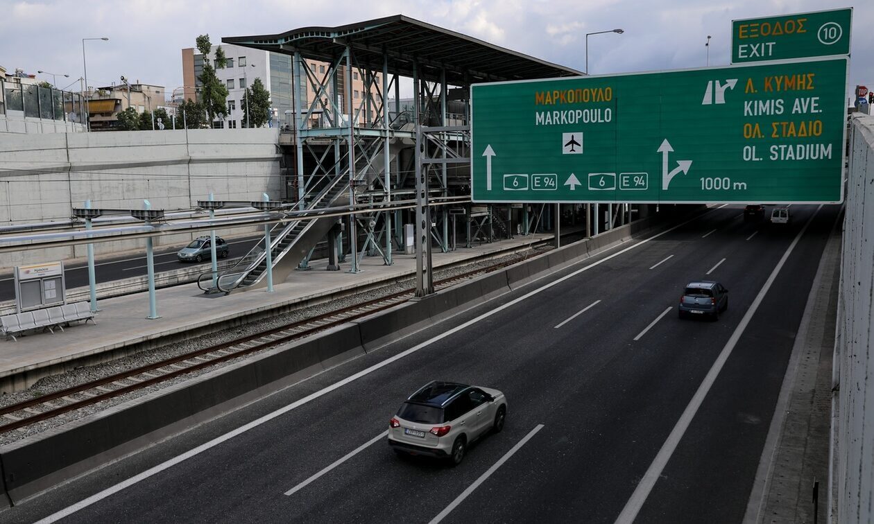 Τροχαίο ατύχημα στην Αττική Οδό – Έκλεισαν οι δεξιές λωρίδες προς αεροδρόμιο