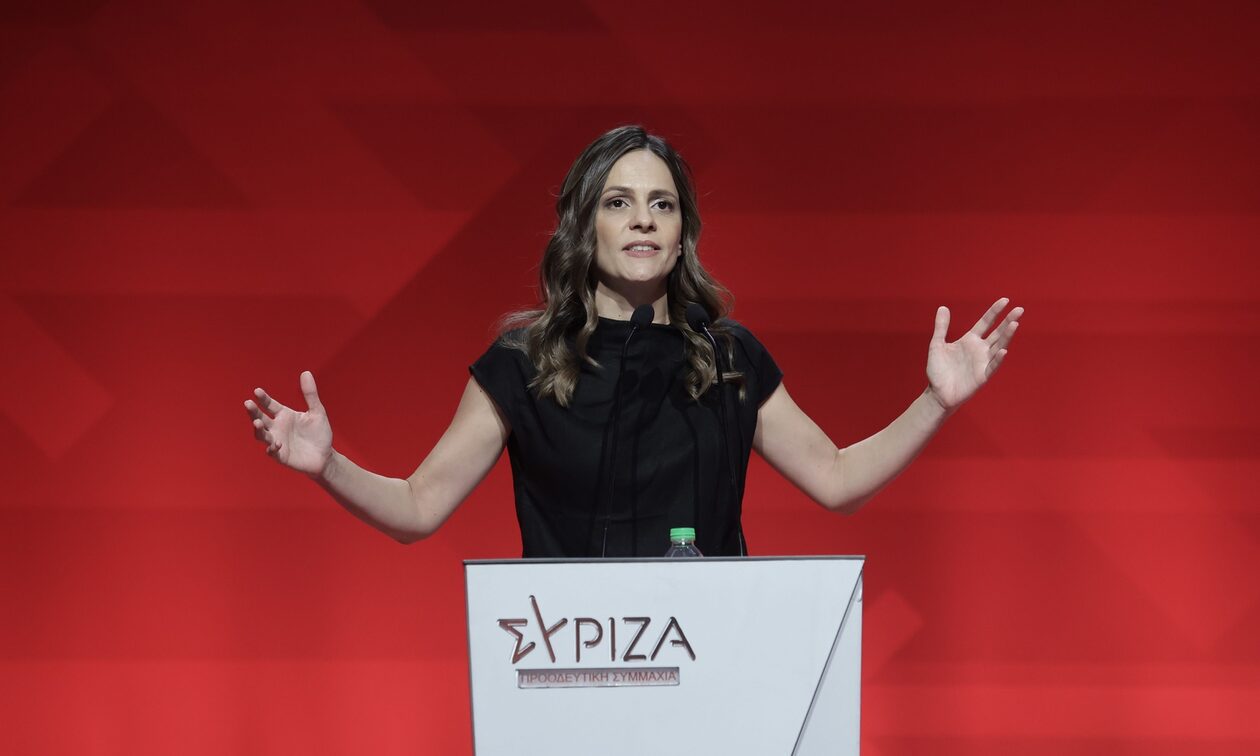 ΣΥΡΙΖΑ: Η Αχτσιόγλου συγκρούεται με Μητσοτάκη και αποφεύγει τα συντροφικά «μαχαιρώματα»
