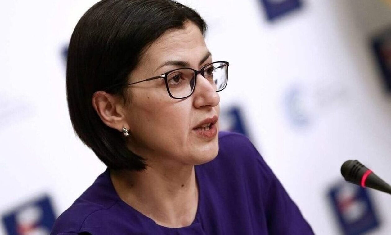 Αγαπηδάκη: Το νερό στο Βόλο δεν είναι πόσιμο, ούτε για προσωπική υγιεινή – Τι απάντησε στον Μπέο