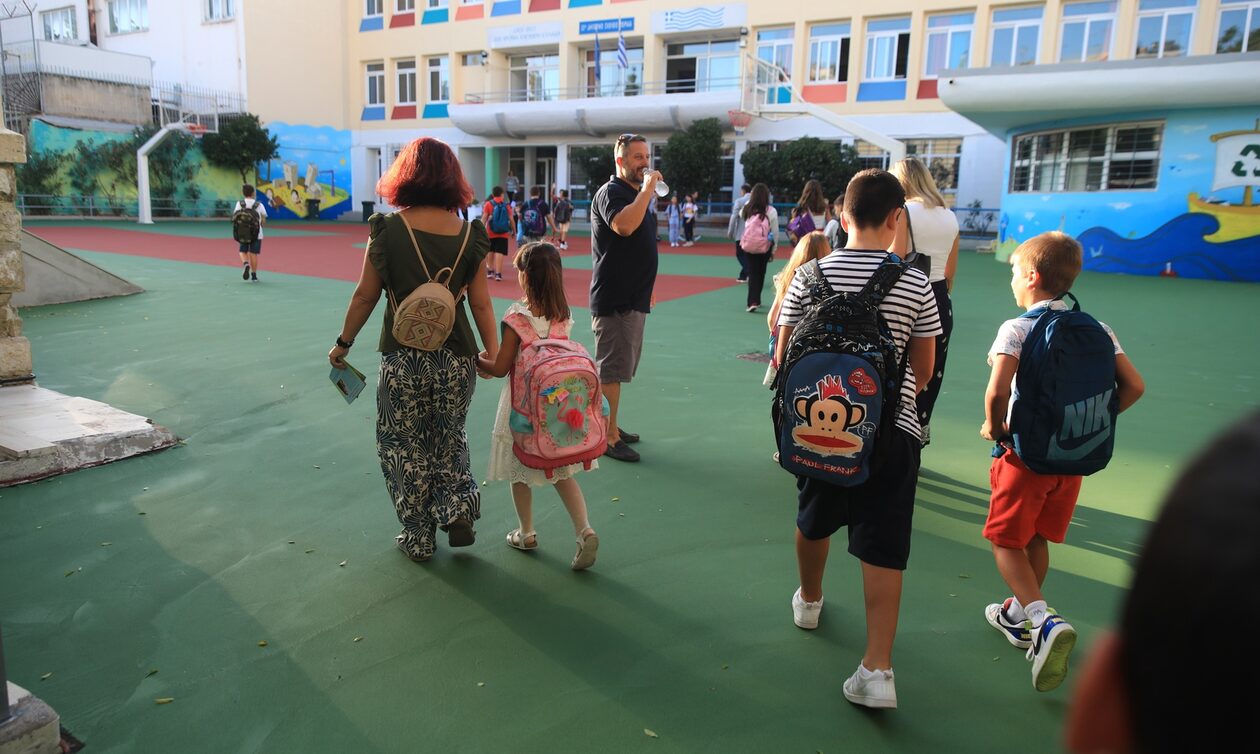 Θεσσαλονίκη: Αρνείται να μεταφέρει μαθητές ο σύνδεσμος τουριστικών λεωφορείων