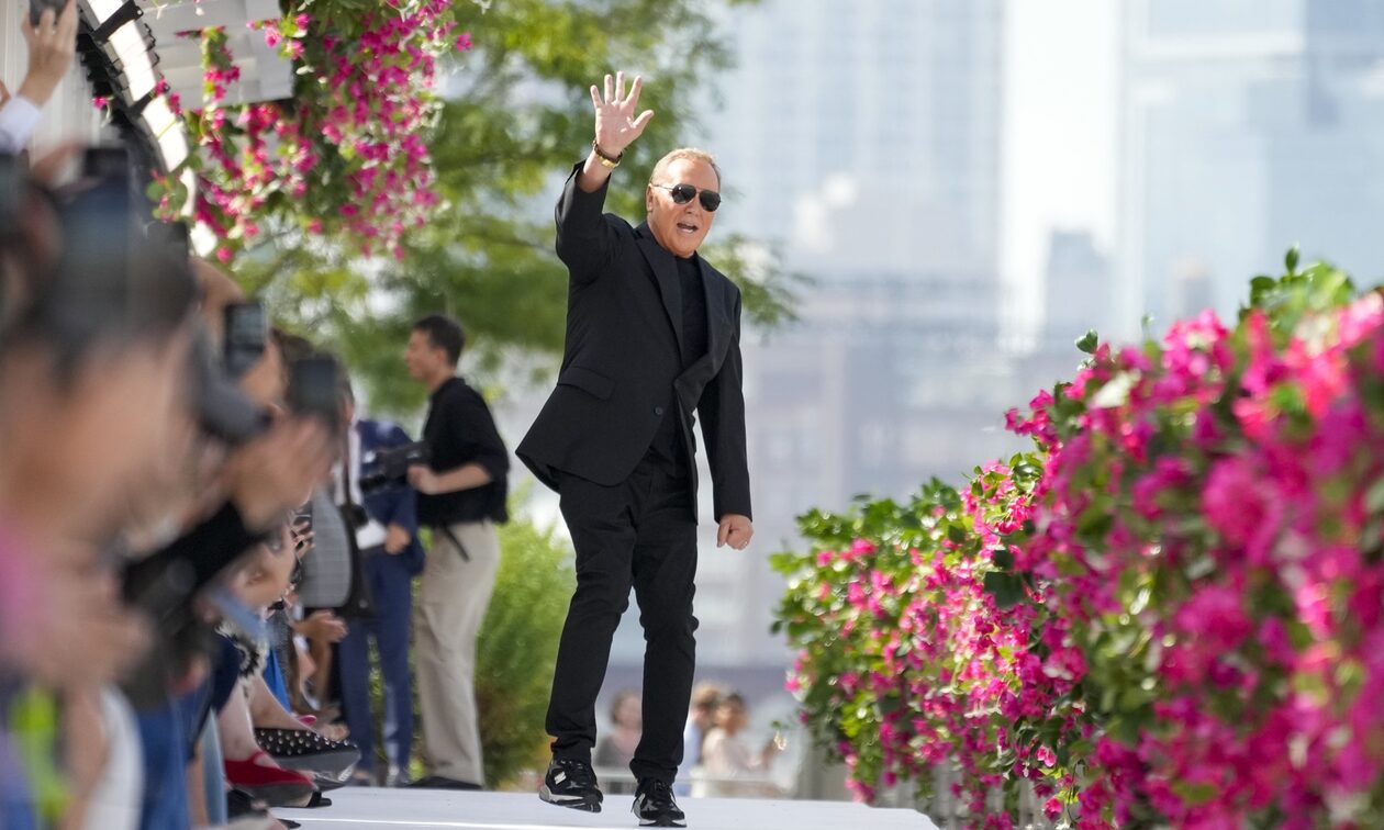 Μάικλ Κορς: Με άρωμα Κάπρι…η εντυπωσιακή επίδειξη μόδας