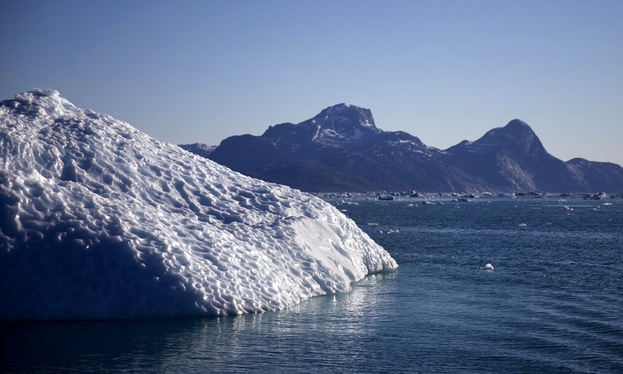 Κρουαζιερόπλοιο προσάραξε σε απομονωμένη περιοχή της Γροιλανδίας