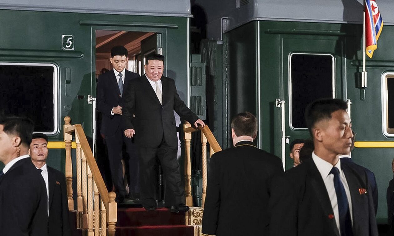 Mεγαλοπρεπής h άφιξη Κιμ στη Ρωσία: Πήγε με το θωρακισμένο τρένο του