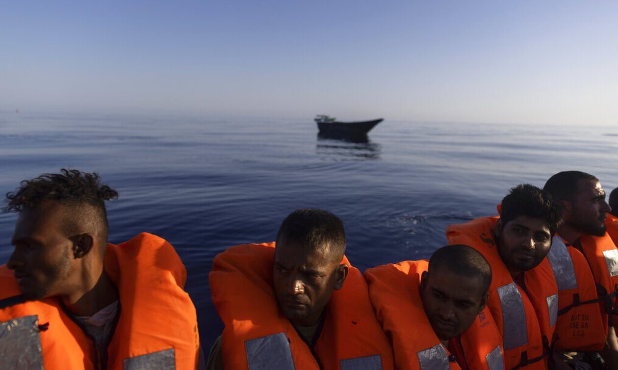 Κατακλύζεται από μετανάστες η Λαμπεντούζα: Το νησί δεν αντέχει τέτοιους αριθμούς, δηλώνει ο δήμαρχος