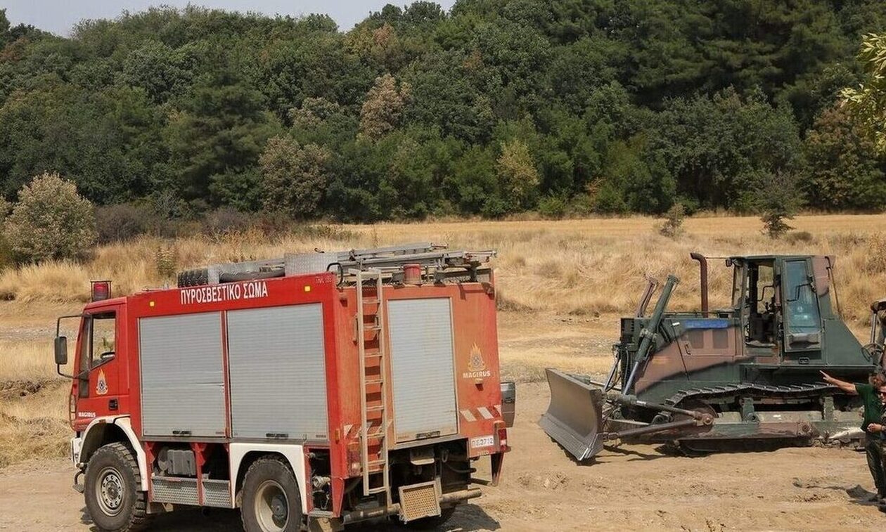 Φωτιά τώρα στο Μοναστηράκι Αιτωλοακαρνανίας