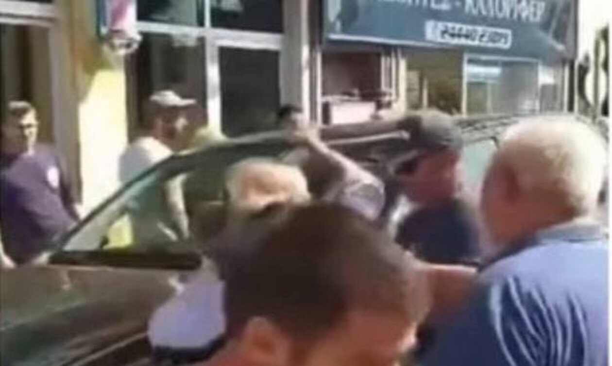 Κώστας Αγοραστός: Βίντεο από την επίθεση κατοίκων του Παλαμά