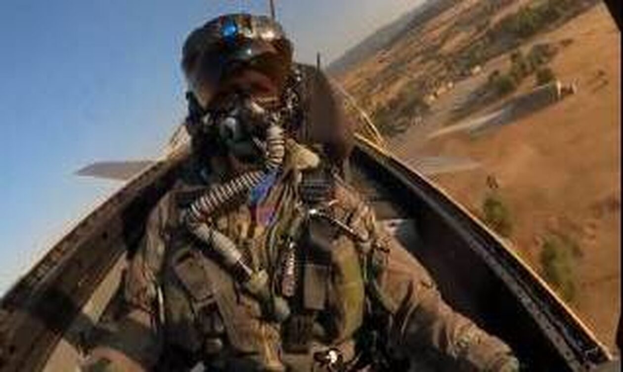 Athens Flying Week: Η εντυπωσιακή πτήση της Επισμηναγού Γουλφ με F–35 πάνω από την Αττική