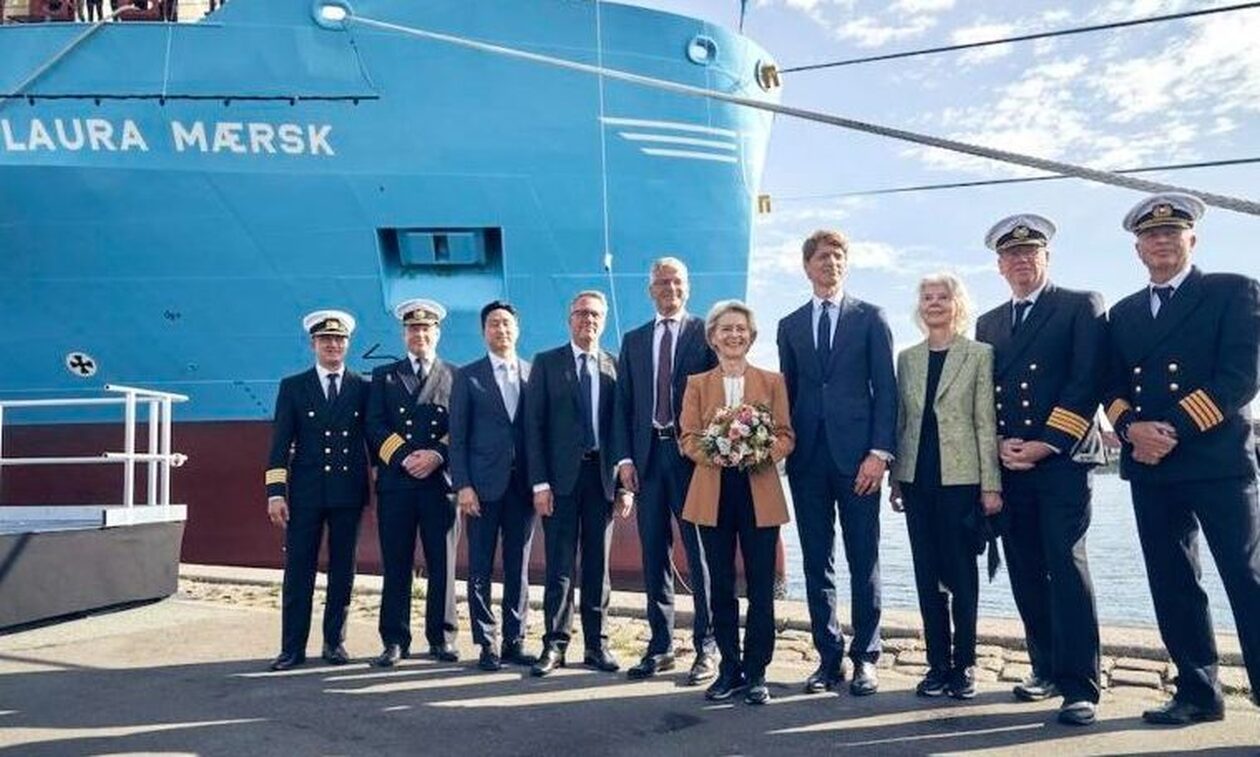 Δανία: Η φον ντερ Λάιεν βάφτισε πλοίο της Maersk με πράσινη μεθανόλη – Νέα εποχή στη ναυτιλία