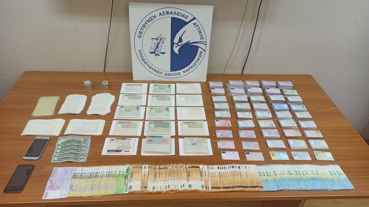 Αλλοδαπός πουλούσε πλαστά έγγραφα σε αλλοδαπούς – Συνελήφθη από την ΕΛ.ΑΣ.