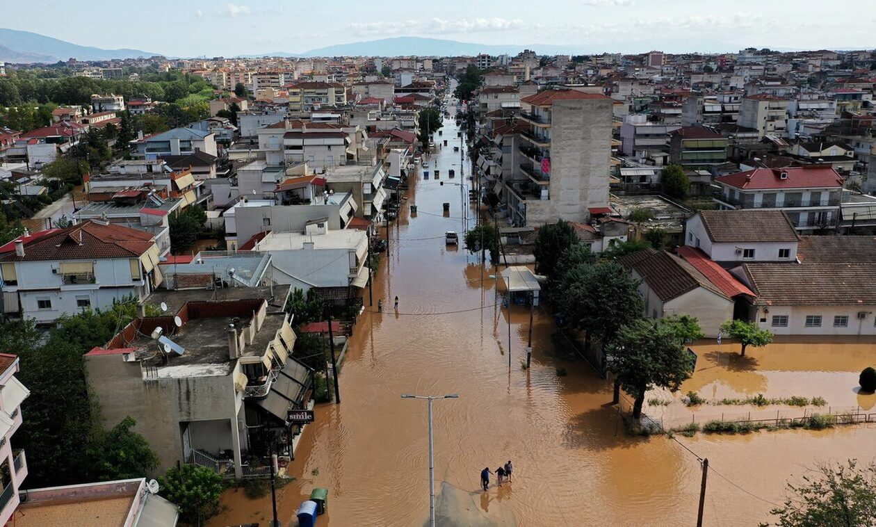 Κακοκαιρία Daniel: Μέχρι τις ακτές της Χαλκιδικής έφτασε η λάσπη από τη Θεσσαλία (pic)
