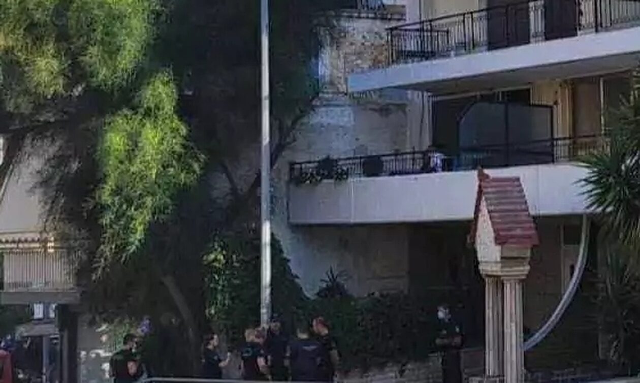 Πάτρα: Άγνωστοι πετούν πέτρες από πολυκατοικία – Αστυνομικοί έχουν σπεύσει στο σημείο