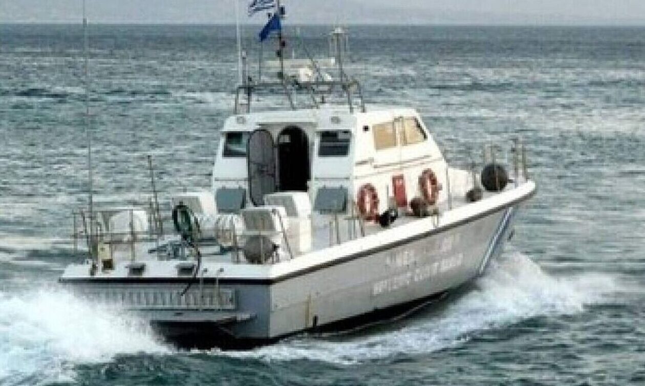 Μήλος: Μέλος πληρώματος ταχύπλοου έσωσε επιβάτιδα που έπεσε στη θάλασσα