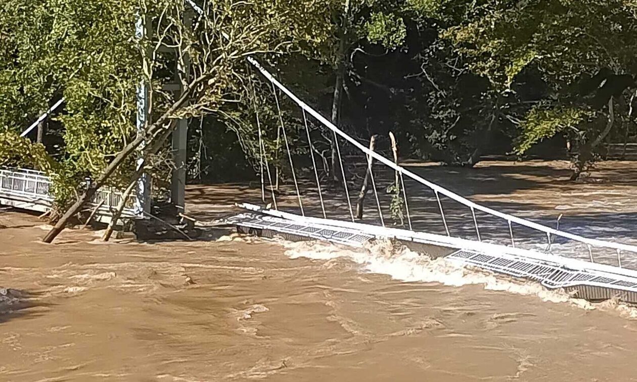 Τέμπη: Το σημείο αναφοράς για όλη την Ελλάδα «λύγισε» από τις πλημμύρες – Έπεσε η εμβληματική γέφυρα