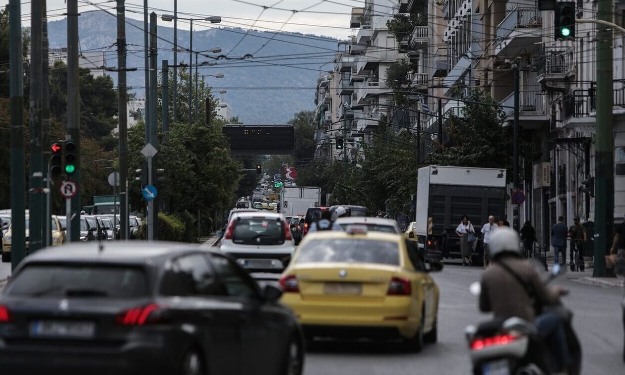 Κίνηση τώρα: «Έμφραγμα» σε Κηφισό και Αττική Οδό – Κλειστή λόγω πορείας η Αμαλίας