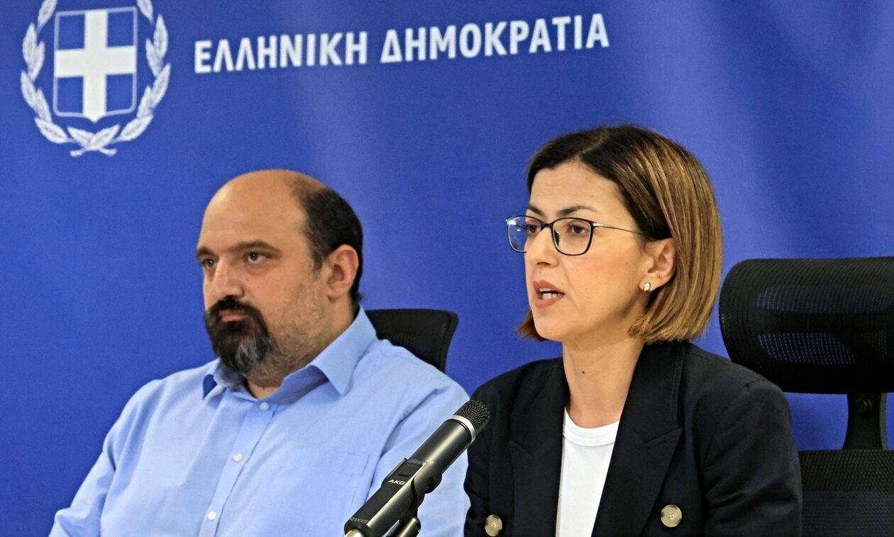 LIVE η ενημέρωση από το Συντονιστικό Κέντρο Επιχειρήσεων στη Λάρισα